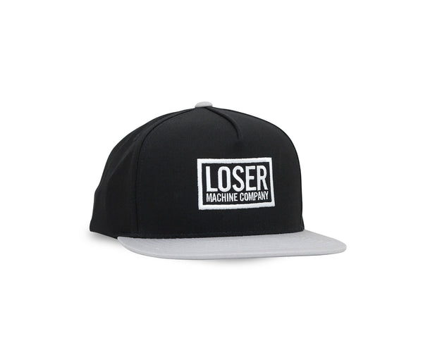 color: silver ~ alt: chain box hat